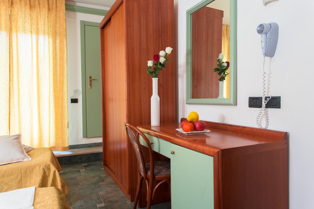 Hotel Zeus Cesenatico Bilik gambar