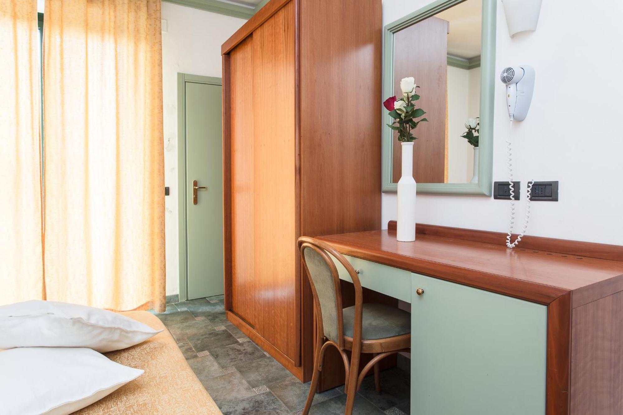 Hotel Zeus Cesenatico Luaran gambar